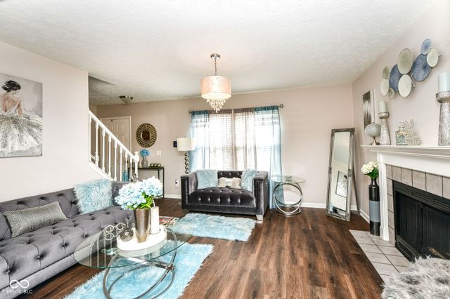 10626 E Creekside Woods Drive, Indianapolis, IN 46239