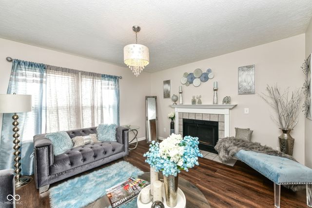 10626 E Creekside Woods Drive, Indianapolis, IN 46239