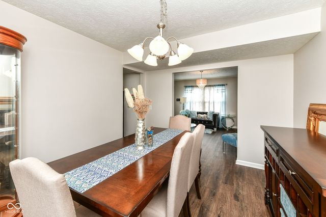 10626 E Creekside Woods Drive, Indianapolis, IN 46239