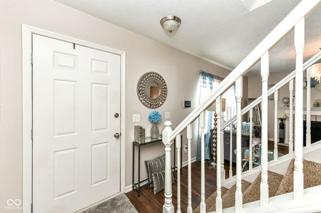 10626 E Creekside Woods Drive, Indianapolis, IN 46239