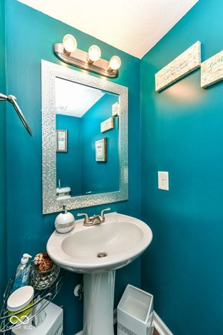 10626 E Creekside Woods Drive, Indianapolis, IN 46239