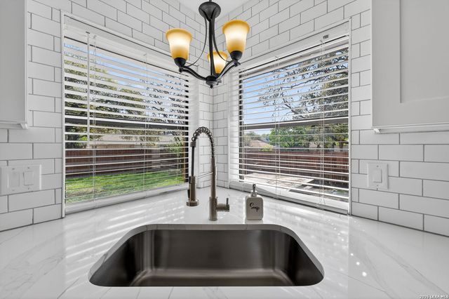 9318 Chaddsford, San Antonio, TX 78250