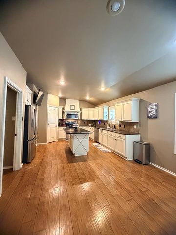 702 Shepherd Circle, Andrews, TX 79714