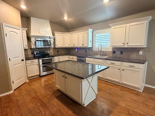 702 Shepherd Circle, Andrews, TX 79714