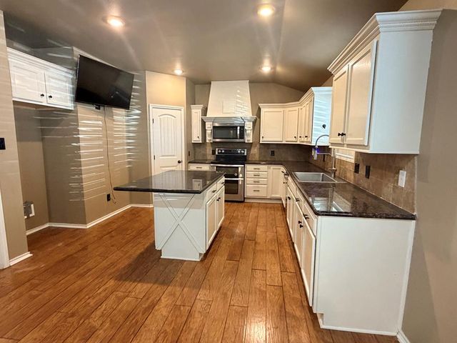 702 Shepherd Circle, Andrews, TX 79714