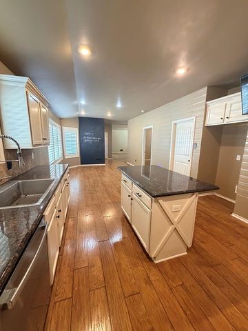 702 Shepherd Circle, Andrews, TX 79714