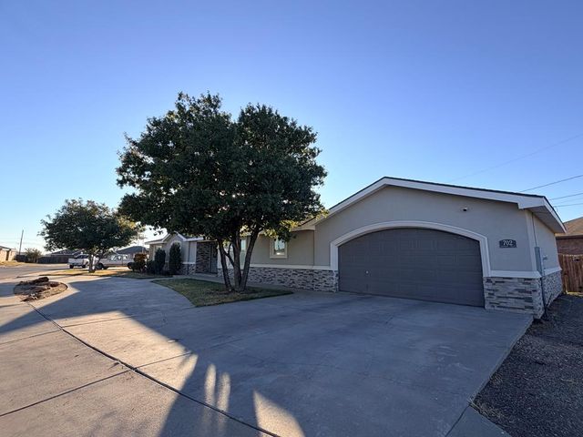 702 Shepherd Circle, Andrews, TX 79714