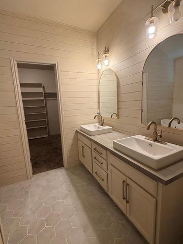 702 Shepherd Circle, Andrews, TX 79714