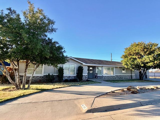 702 Shepherd Circle, Andrews, TX 79714