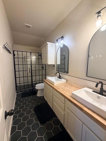 702 Shepherd Circle, Andrews, TX 79714