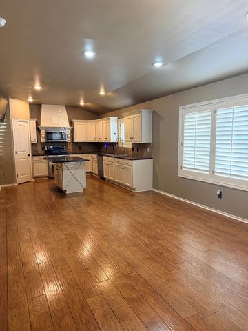 702 Shepherd Circle, Andrews, TX 79714