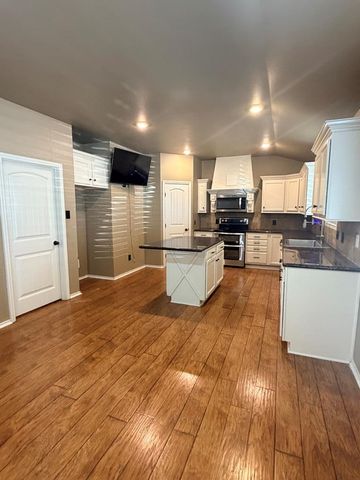 702 Shepherd Circle, Andrews, TX 79714