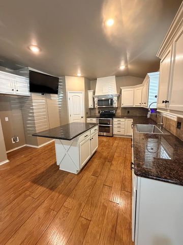 702 Shepherd Circle, Andrews, TX 79714