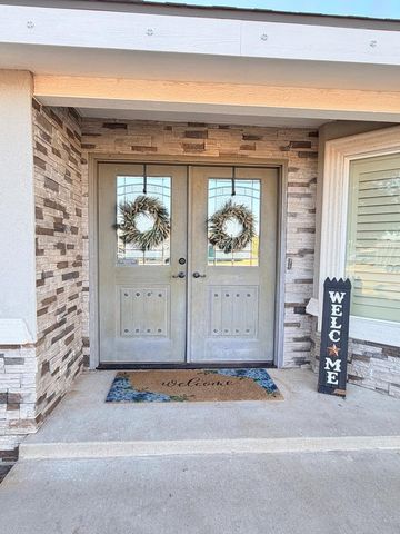 702 Shepherd Circle, Andrews, TX 79714