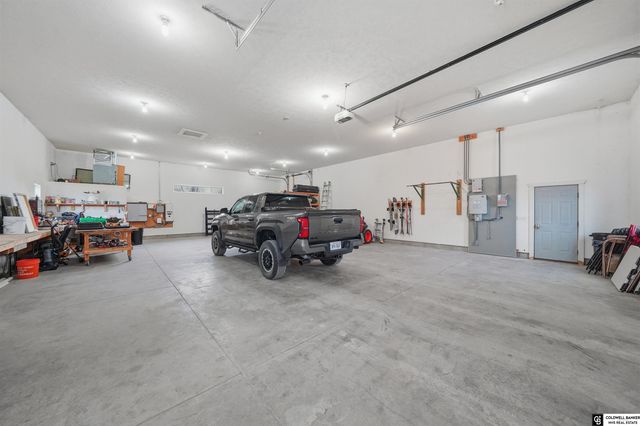 17211 S 38 Street, Roca, NE 68430