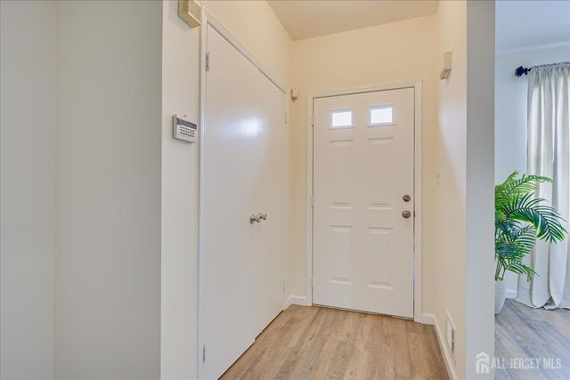 13 Peachtree Lane, Monroe, NJ 08831