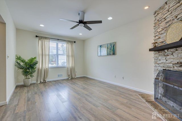 13 Peachtree Lane, Monroe, NJ 08831