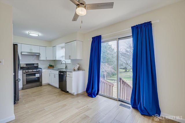 13 Peachtree Lane, Monroe, NJ 08831