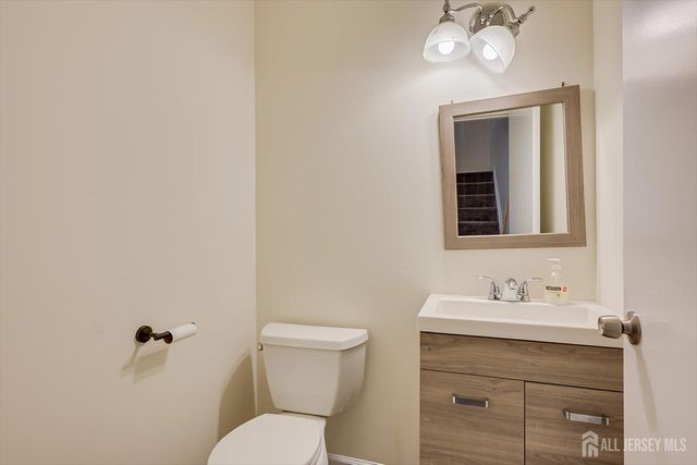 13 Peachtree Lane, Monroe, NJ 08831