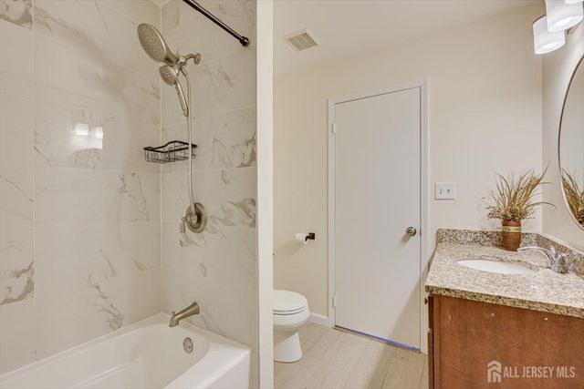 13 Peachtree Lane, Monroe, NJ 08831