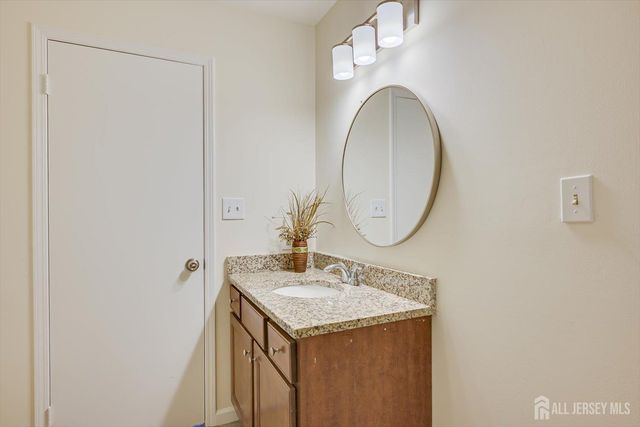 13 Peachtree Lane, Monroe, NJ 08831