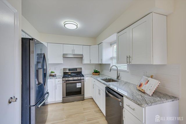 13 Peachtree Lane, Monroe, NJ 08831