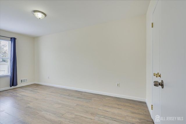 13 Peachtree Lane, Monroe, NJ 08831