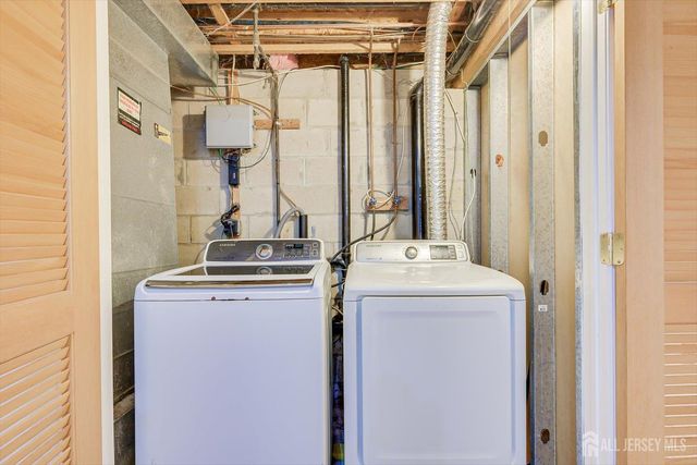 13 Peachtree Lane, Monroe, NJ 08831