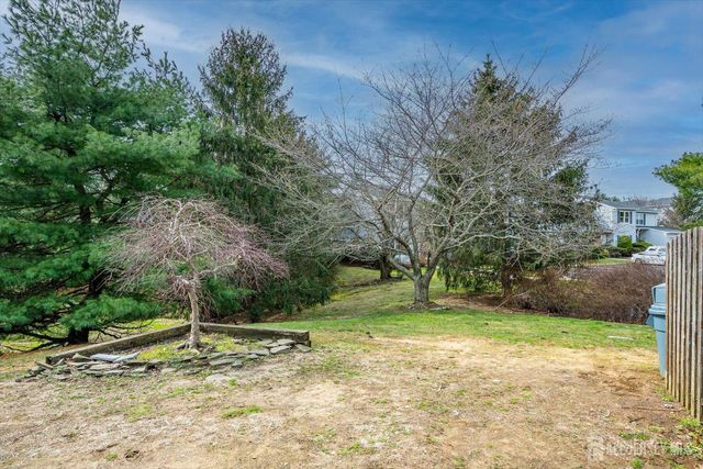 13 Peachtree Lane, Monroe, NJ 08831