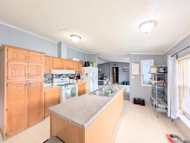 8 Brookfield, Swartz Creek, MI 48473