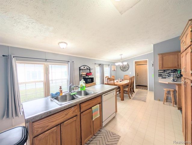 8 Brookfield, Swartz Creek, MI 48473