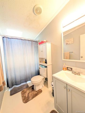 8 Brookfield, Swartz Creek, MI 48473