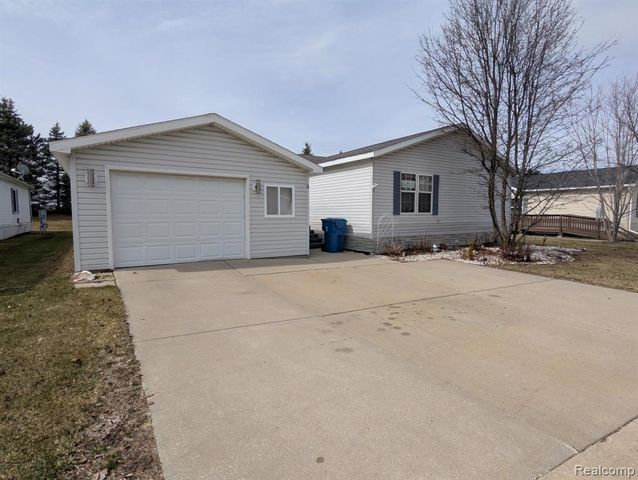 8 Brookfield, Swartz Creek, MI 48473