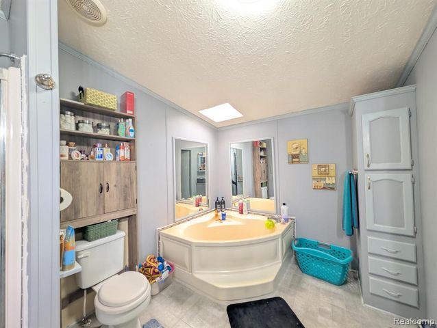 8 Brookfield, Swartz Creek, MI 48473