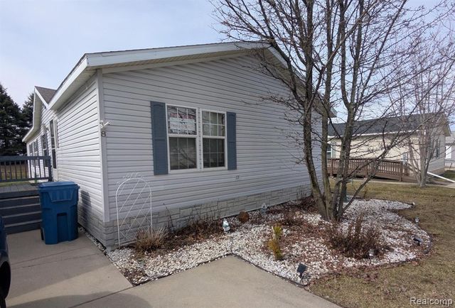 8 Brookfield, Swartz Creek, MI 48473