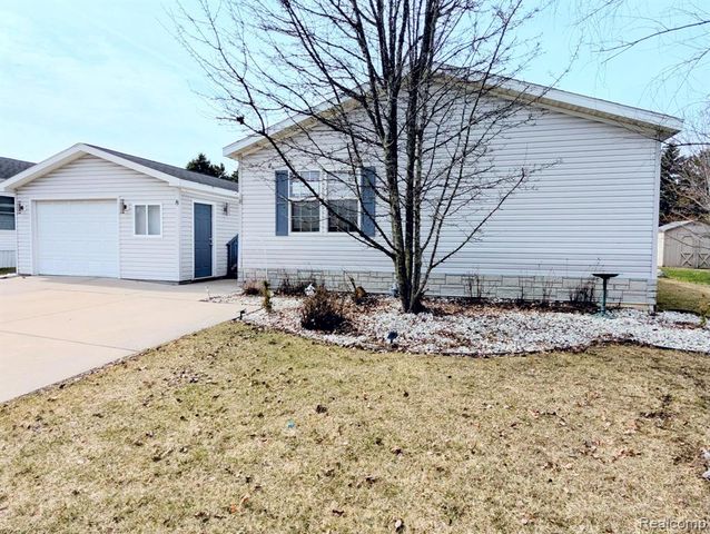 8 Brookfield, Swartz Creek, MI 48473