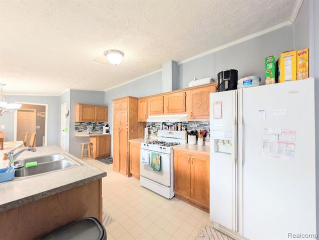 8 Brookfield, Swartz Creek, MI 48473