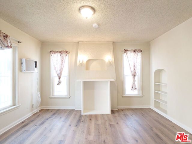 1046 S Kenmore Avenue, Los Angeles, CA 90006