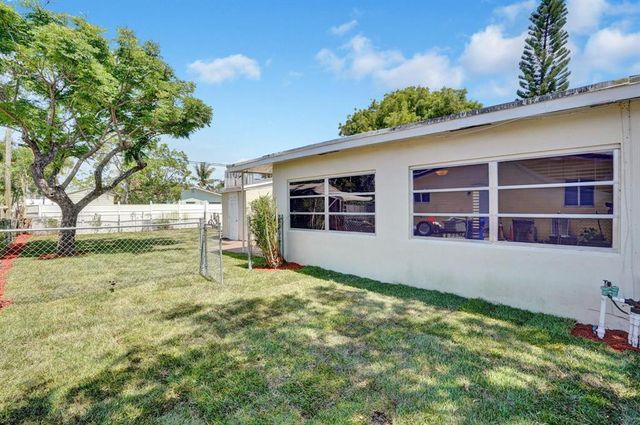 113 SE 14th Street, Deerfield Beach, FL 33441