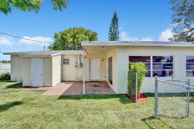 113 SE 14th Street, Deerfield Beach, FL 33441