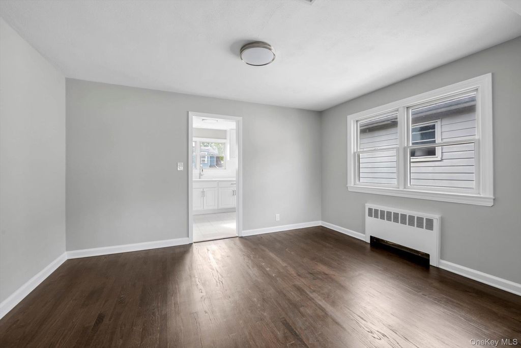 7 Linwood Road N, Port Washington, NY 11050 — photo 3