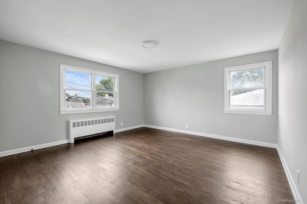 7 Linwood Road N, Port Washington, NY 11050 — photo 5