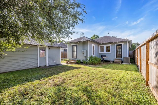 1015 E 14th Street, Houston, TX 77009