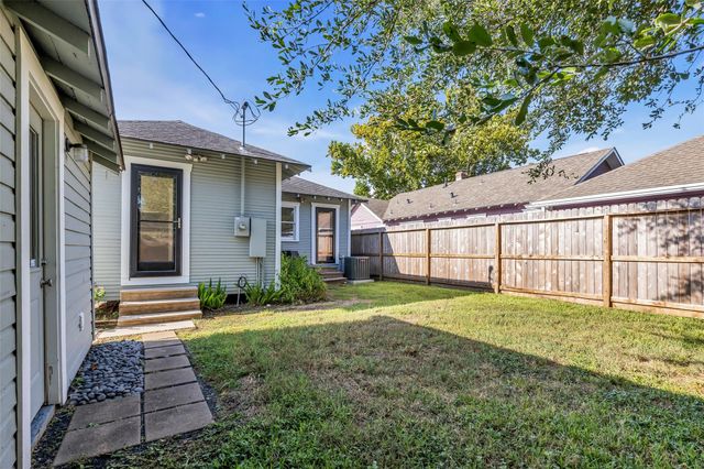 1015 E 14th Street, Houston, TX 77009
