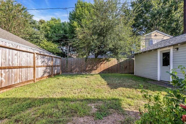 1015 E 14th Street, Houston, TX 77009