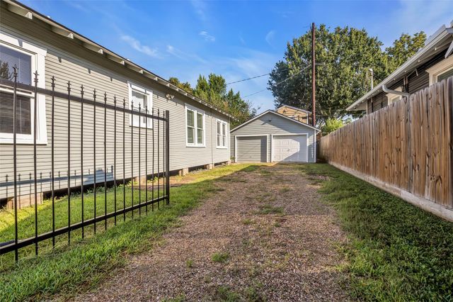 1015 E 14th Street, Houston, TX 77009
