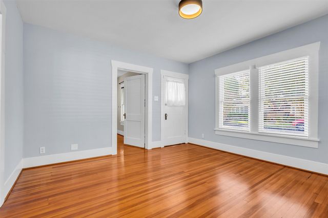 1015 E 14th Street, Houston, TX 77009