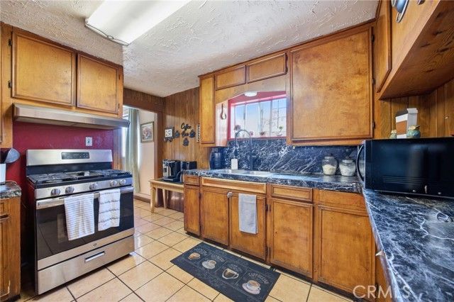 123 E 65th Street, Los Angeles, CA 90003