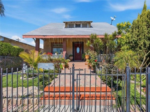 123 E 65th Street, Los Angeles, CA 90003