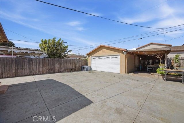 123 E 65th Street, Los Angeles, CA 90003